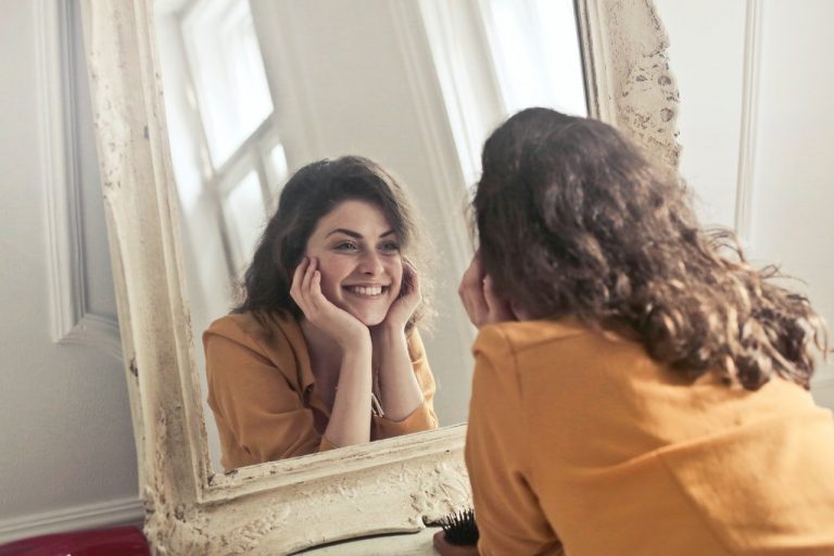 personnaliser son miroir avec du macramé