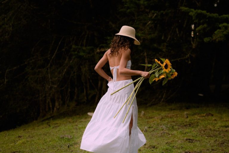 zoom-sur-robe-boheme-chic-a-dos-nu